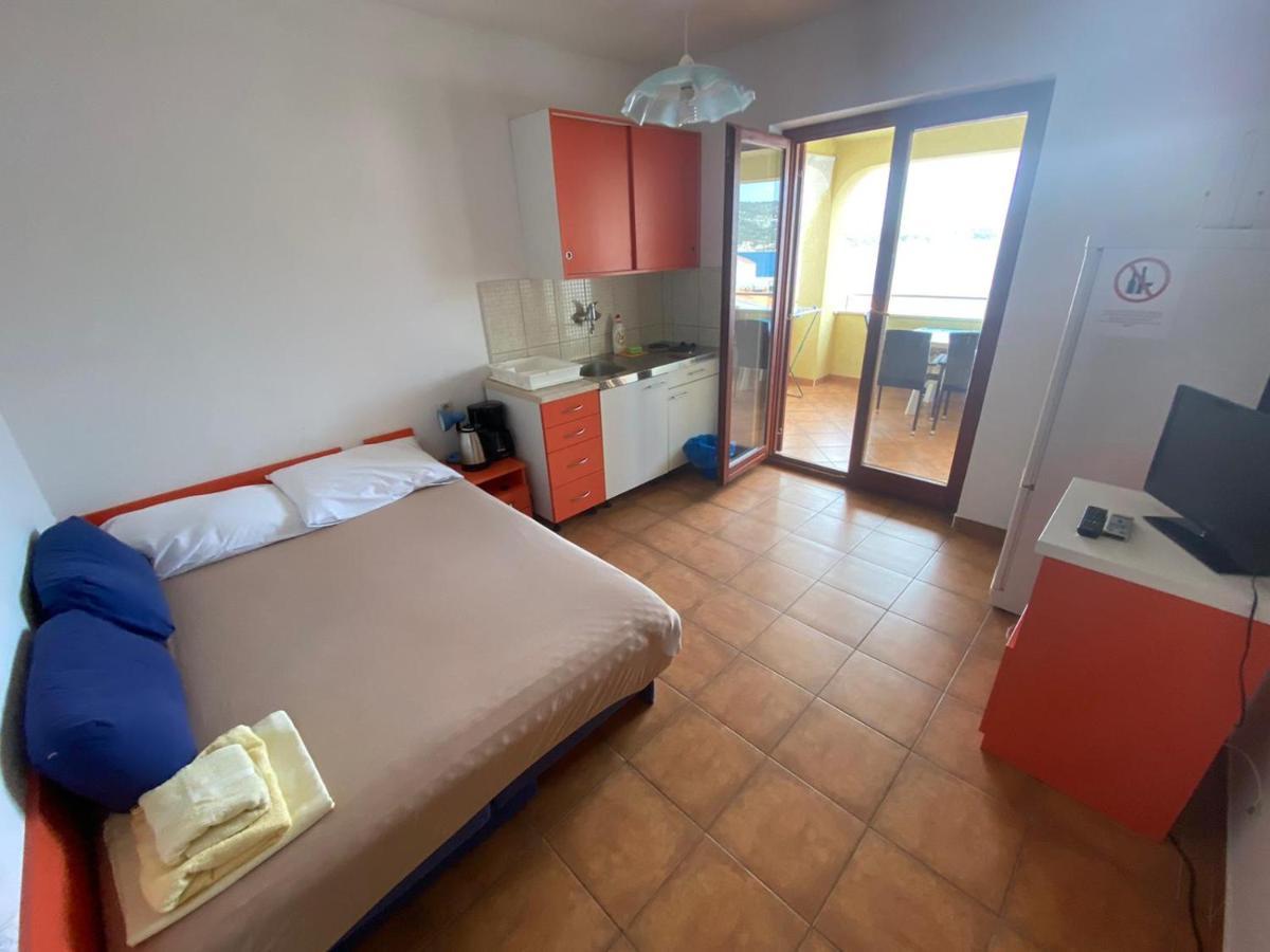 Apartments Viktor Rogoznica  Luaran gambar