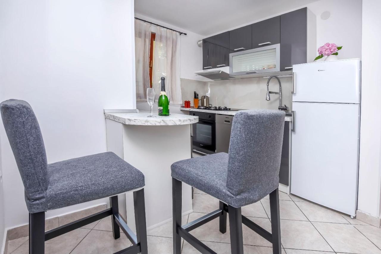 Apartments Viktor Rogoznica  Luaran gambar