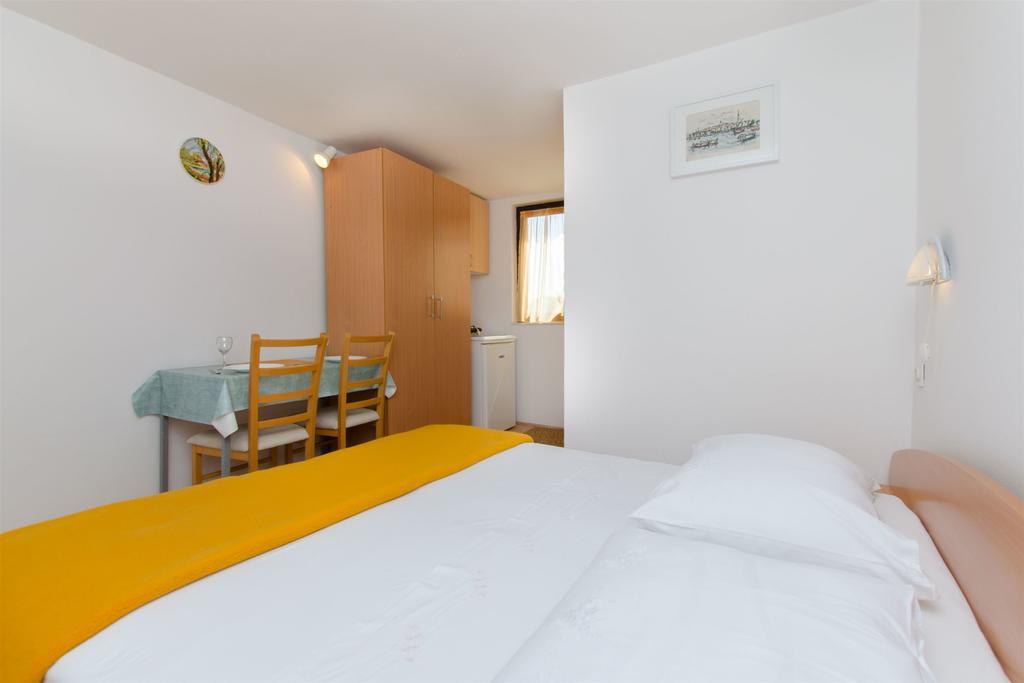 Apartments Viktor Rogoznica  Luaran gambar