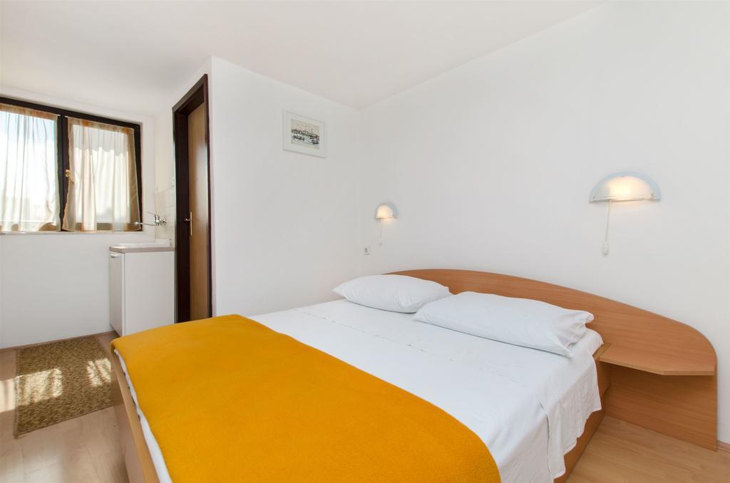 Apartments Viktor Rogoznica  Luaran gambar